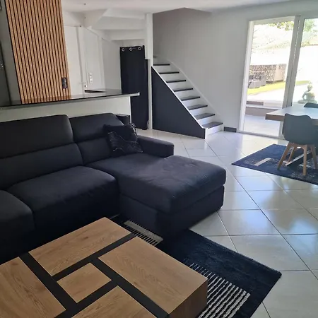Maison Avec Piscine Privée Chauffée 9x4m Clim Tv Grand Ecran Location Saisonnière De été Proche Et Centre Sud Montpellier