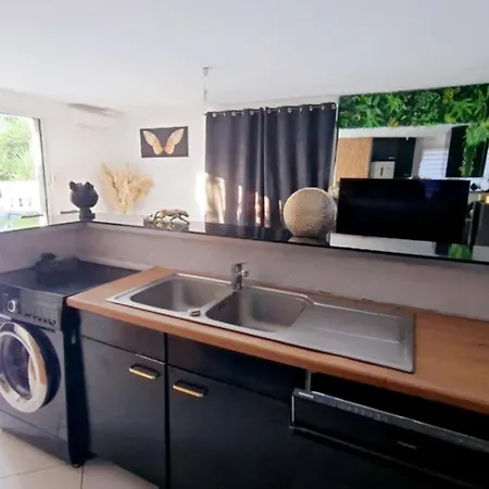 Casa vacanze Maison Avec Piscine Privée Chauffée 9x4m Clim Tv Grand Ecran Location Saisonnière De été Proche Et Centre Sud Montpellier Lattes